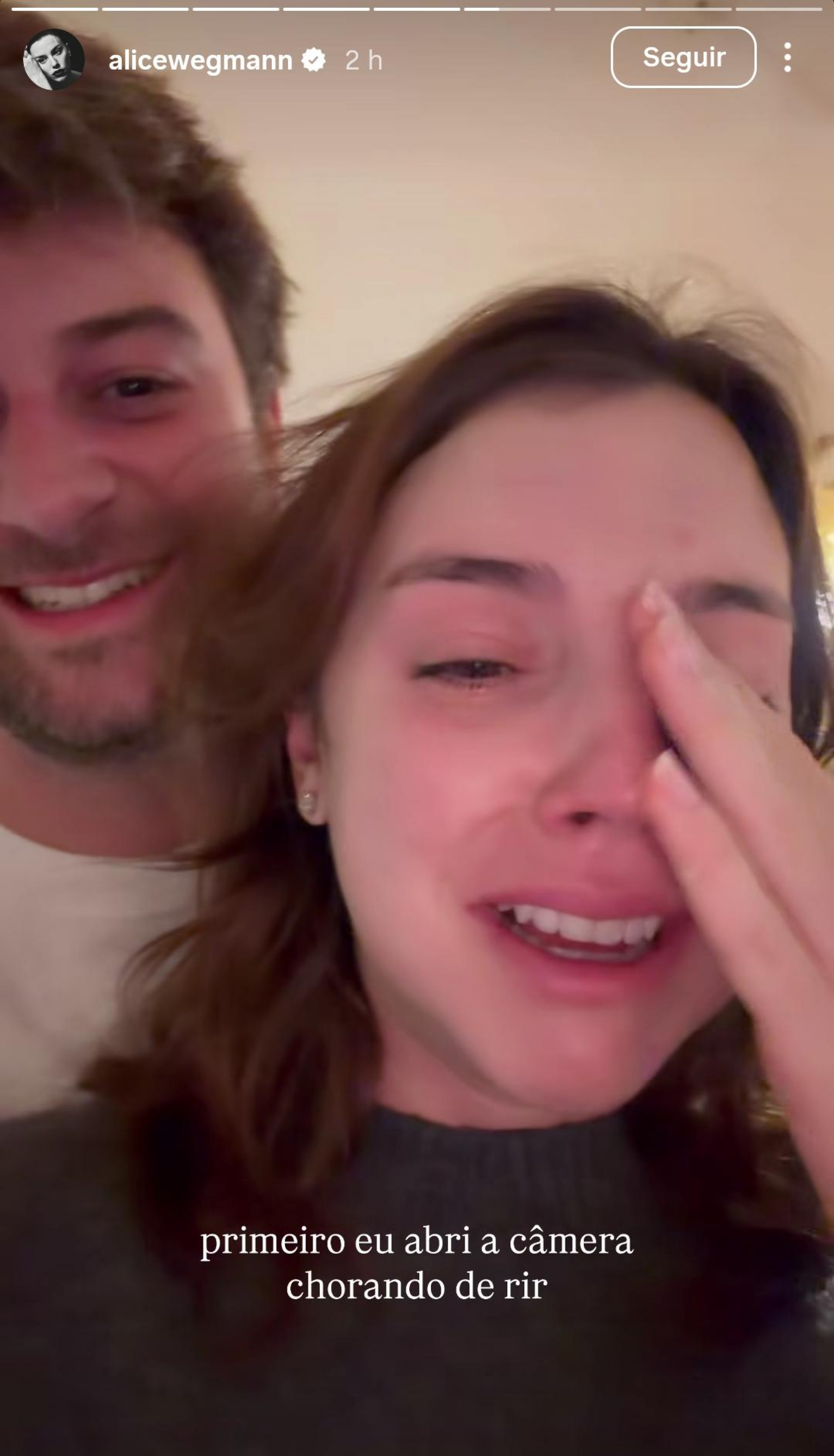 Alice Wegmann mostra rosto inchado após retirar sisos - Reprodução de vídeo / Instagram
