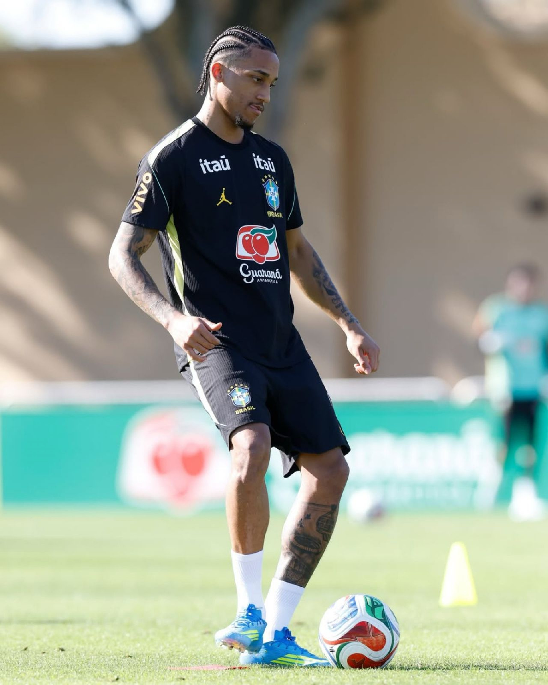 João Pedro rejeita comparações com Ronaldo e exalta gestão de Ancelotti na Seleção