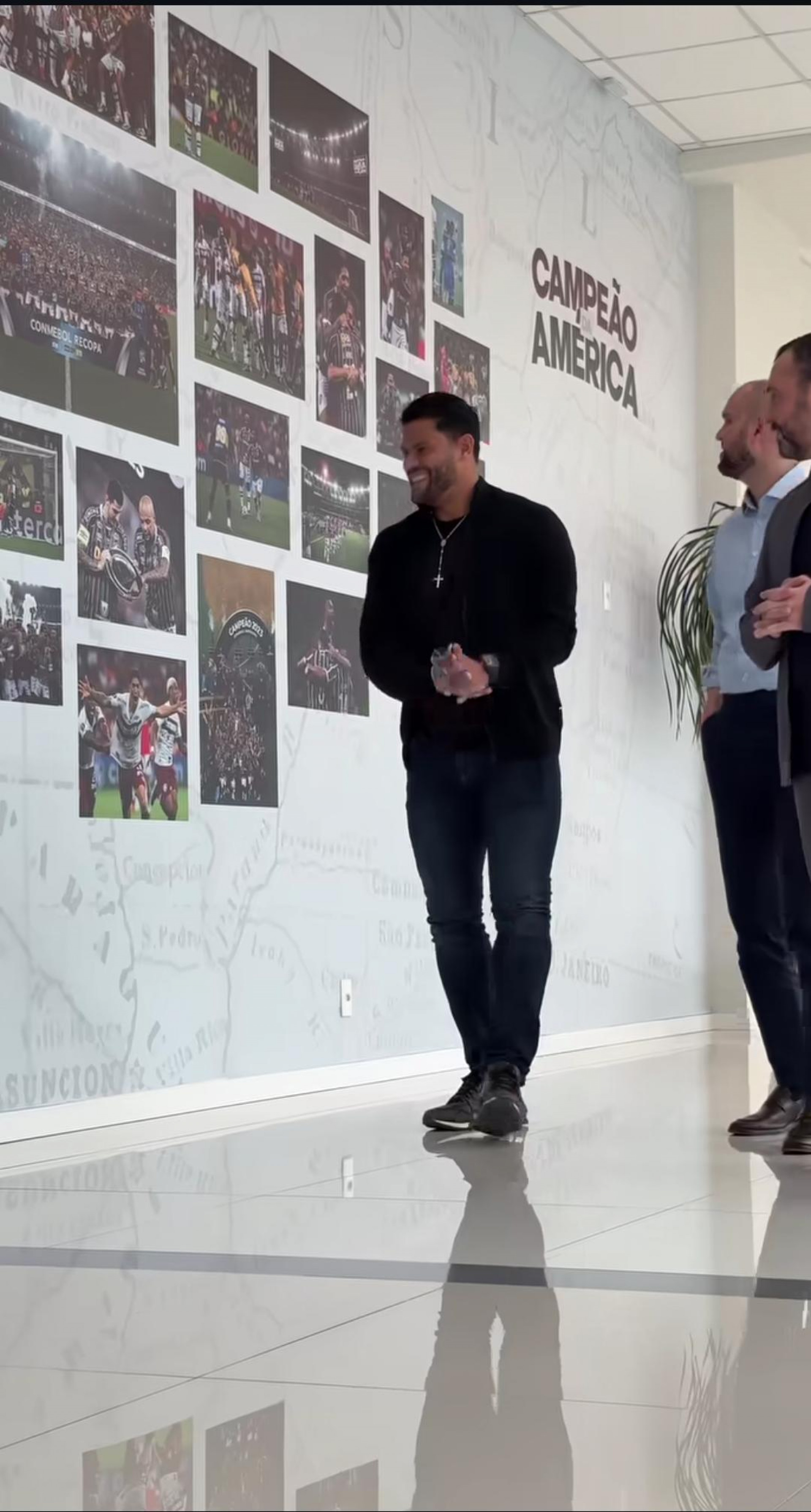 Hulk conhece CT do Fluminense e tem primeiro contato com Zubeldía