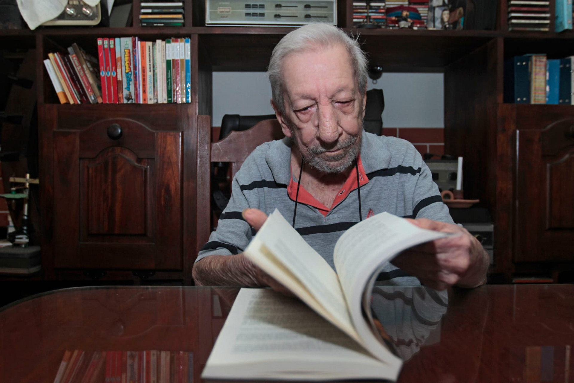 Luarlindo Ernesto contou suas histórias vividas em mais de 60 anos de jornalismo - Reginaldo Pimenta / Agência O Dia
