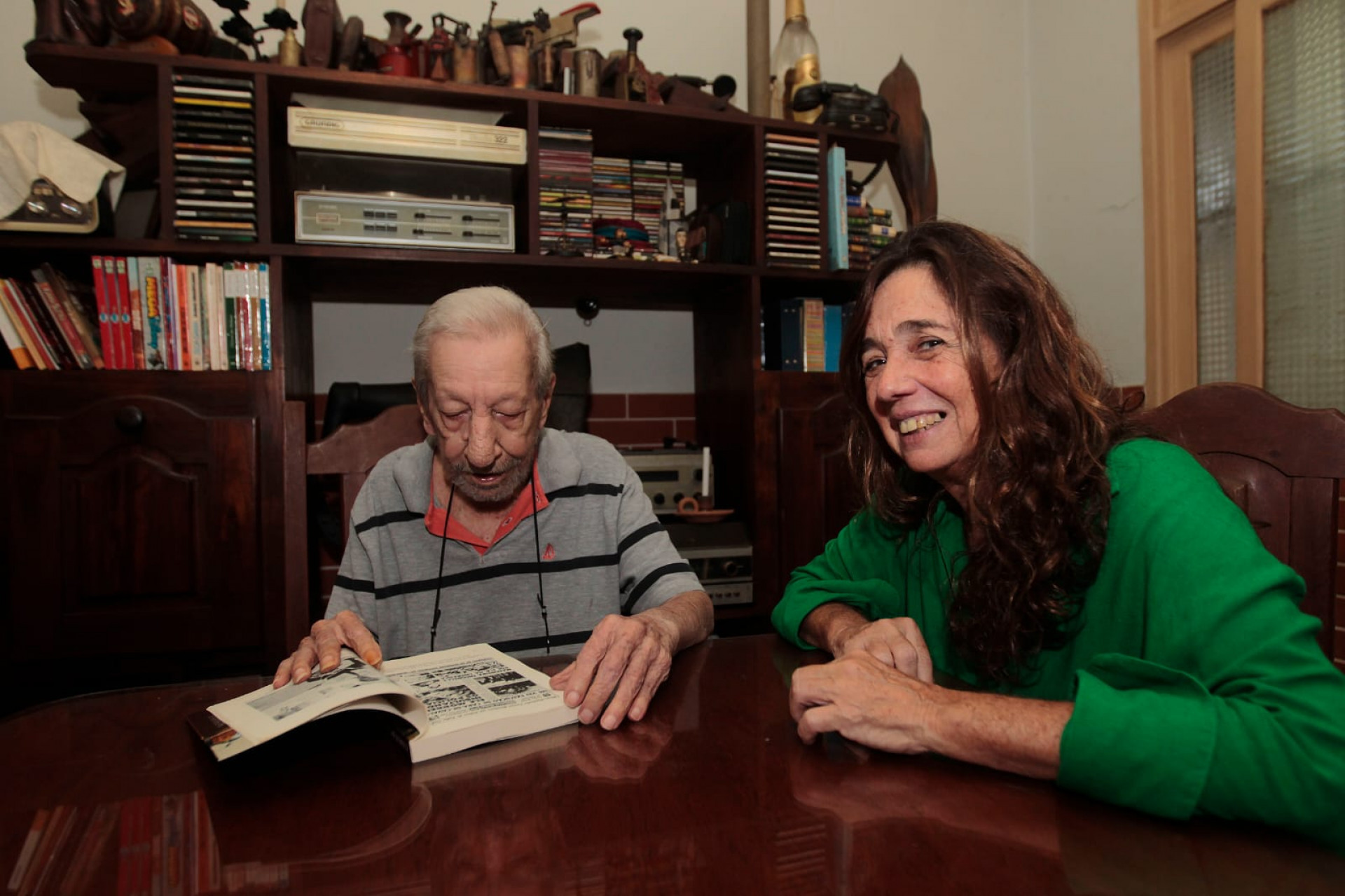 Elenilce Bottari escreveu o livro com as histórias de Luarlindo Ernesto - Reginaldo Pimenta / Agência O Dia