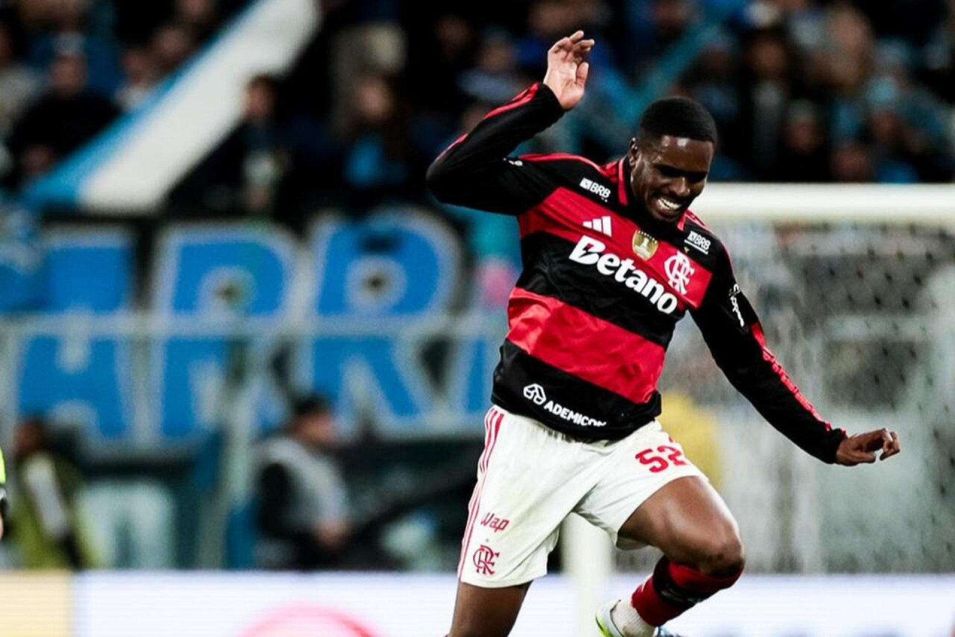 Dupla de volantes desfalca o Flamengo contra o Athletico