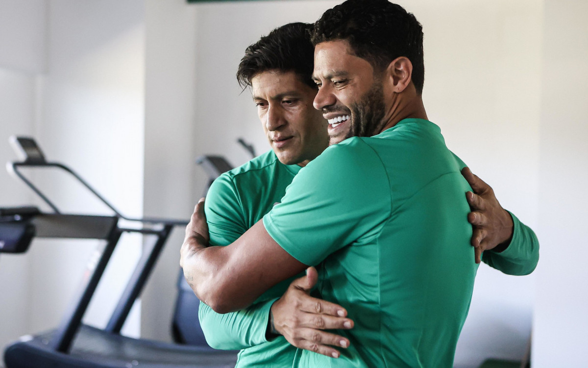 Hulk se encontra com Germán Cano em primeiro dia de treino no Fluminense