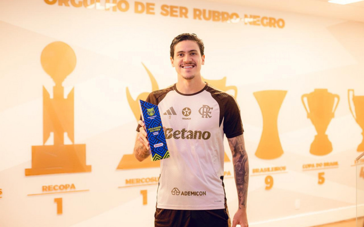 Pedro foi eleito o melhor jogador do mês de abril no Brasileirão