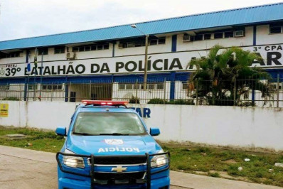 Cabo é preso e PMs denunciados por cobrar propina a comerciantes, na Baixada Fluminense
