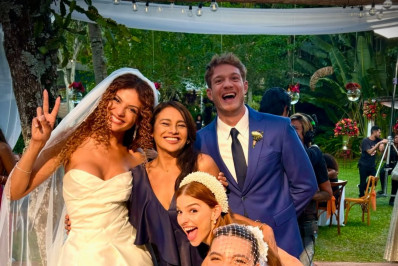 Dira Paes abre álbum de bastidores de casamento duplo em 'Três Graças'; veja fotos inéditas