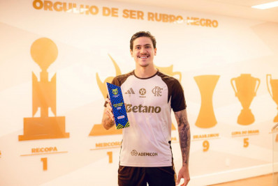 Pedro, do Flamengo, é eleito o melhor jogador do mês de abril no Brasileirão