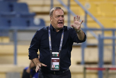 Técnico holandês reassume comando de Curaçao a um mês da Copa do Mundo