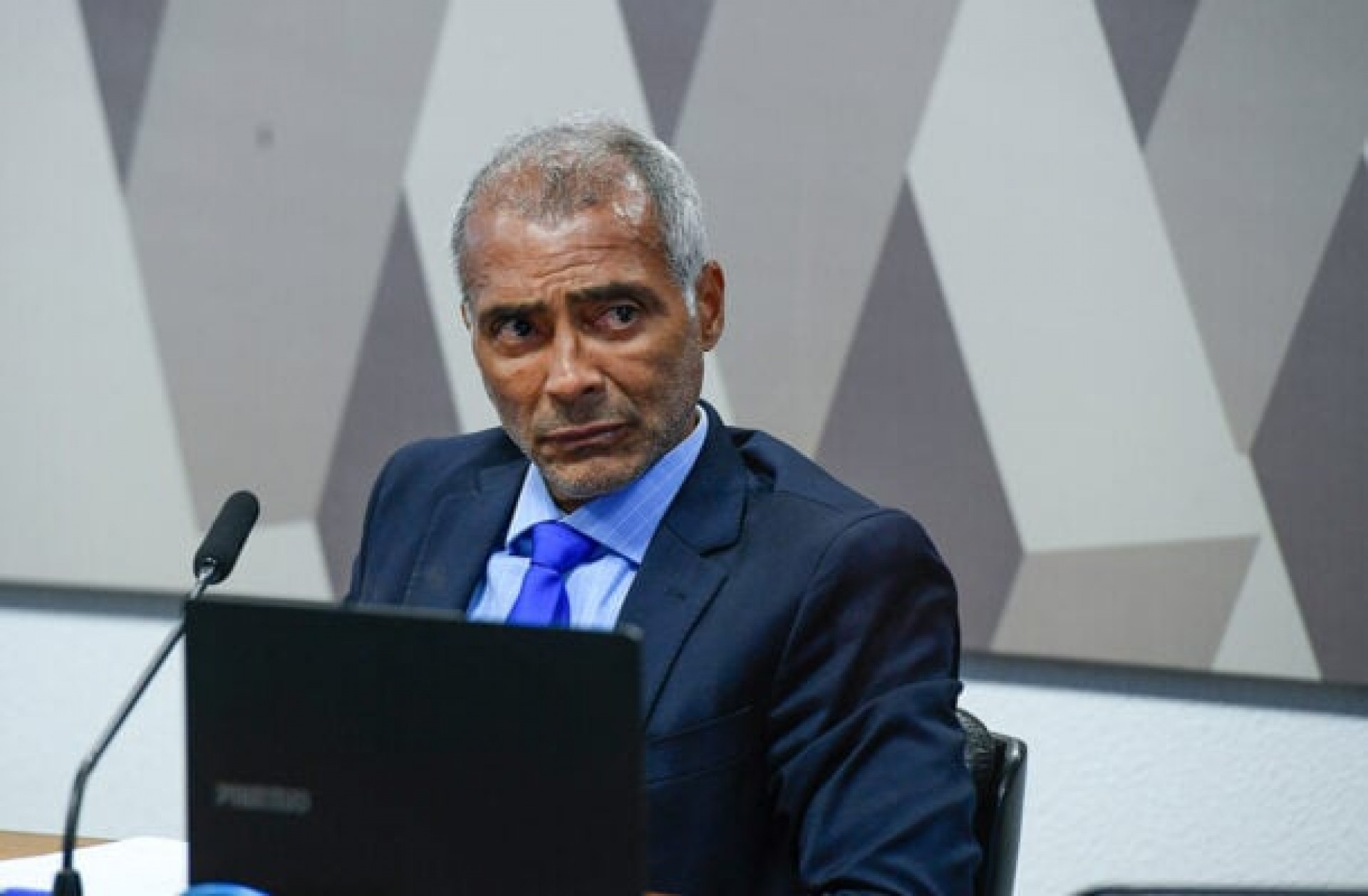 Ap&oacute;s condena&ccedil;&atilde;o de Rom&aacute;rio, Justi&ccedil;a encontra saldo zerado em contas do senador