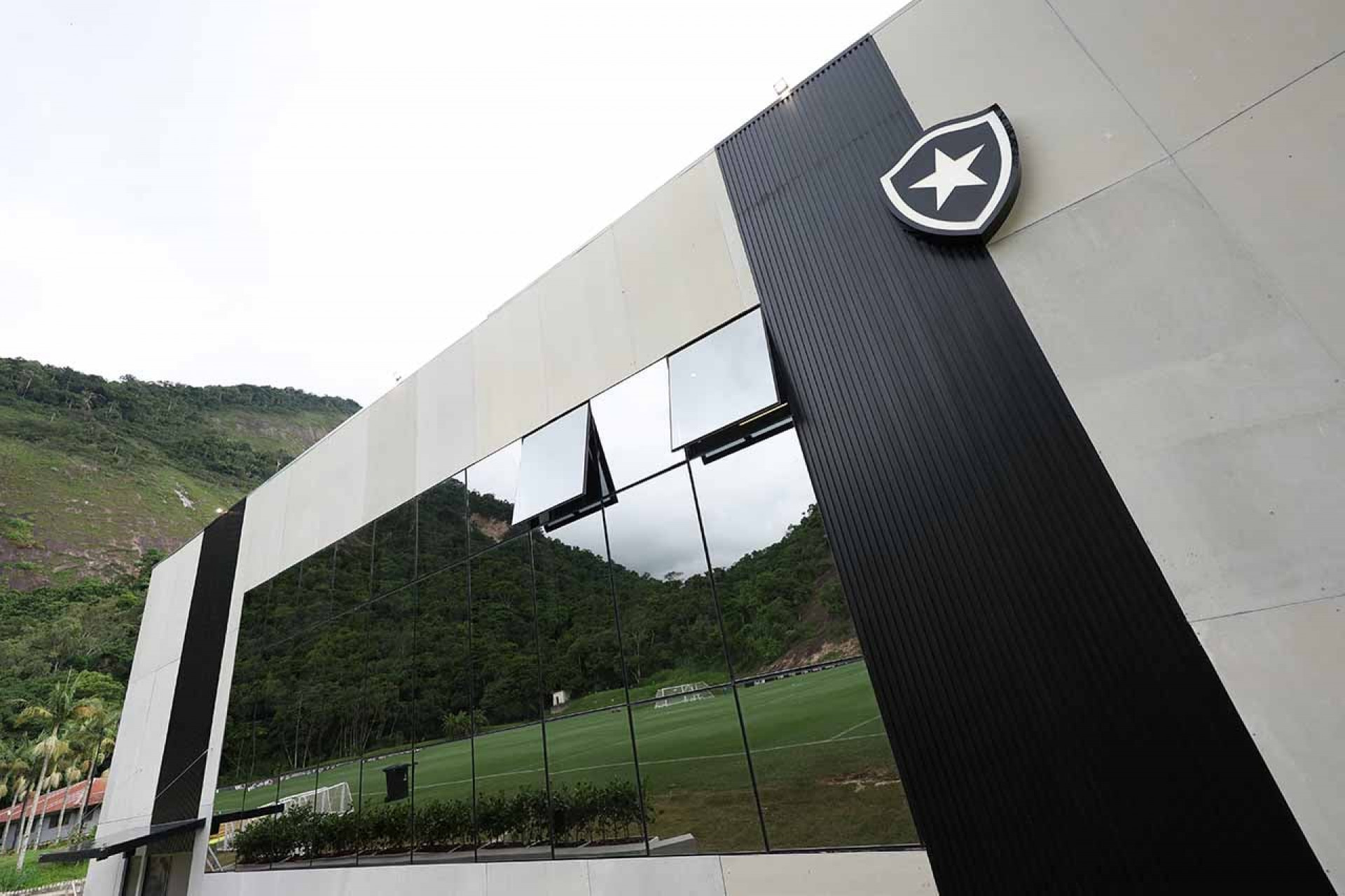 Justi&ccedil;a suspende decis&atilde;o que devolve direitos pol&iacute;ticos &agrave; Eagle
