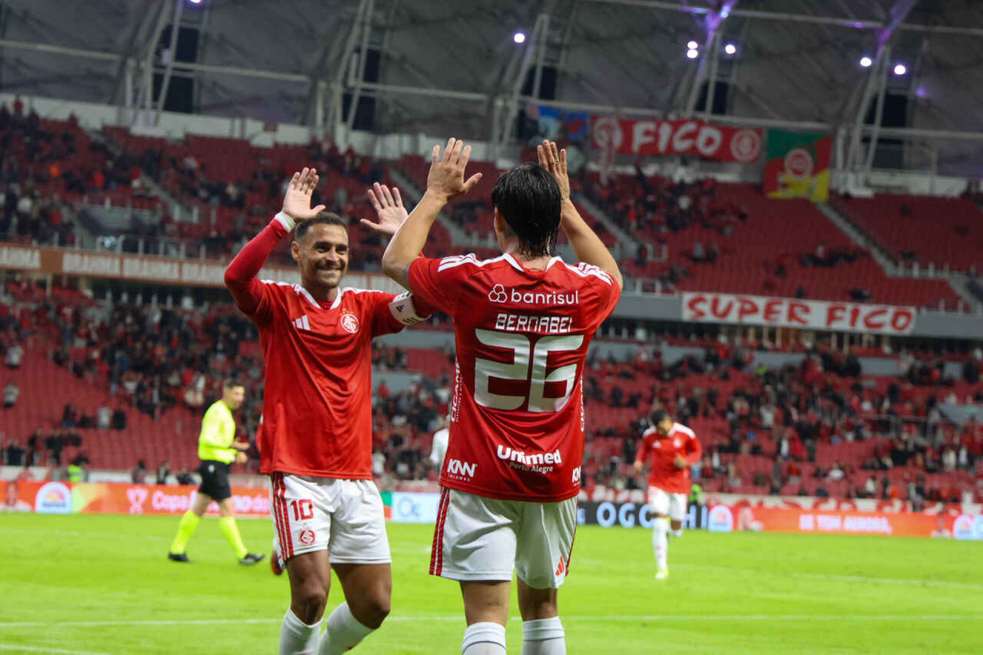 Bernab&eacute;i valoriza vaga do Internacional e admite falhas: “Estamos no caminho”