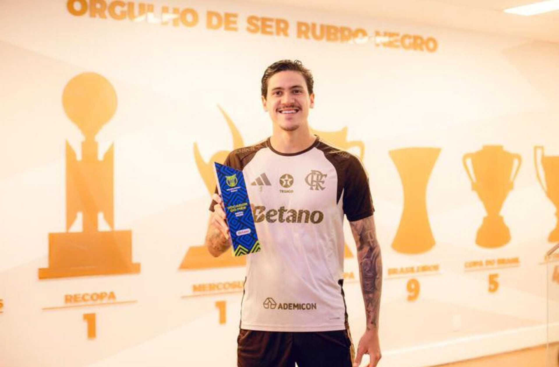Dupla do Flamengo, Pedro e Rossi brilham nas premia&ccedil;&otilde;es de abril do Brasileir&atilde;o