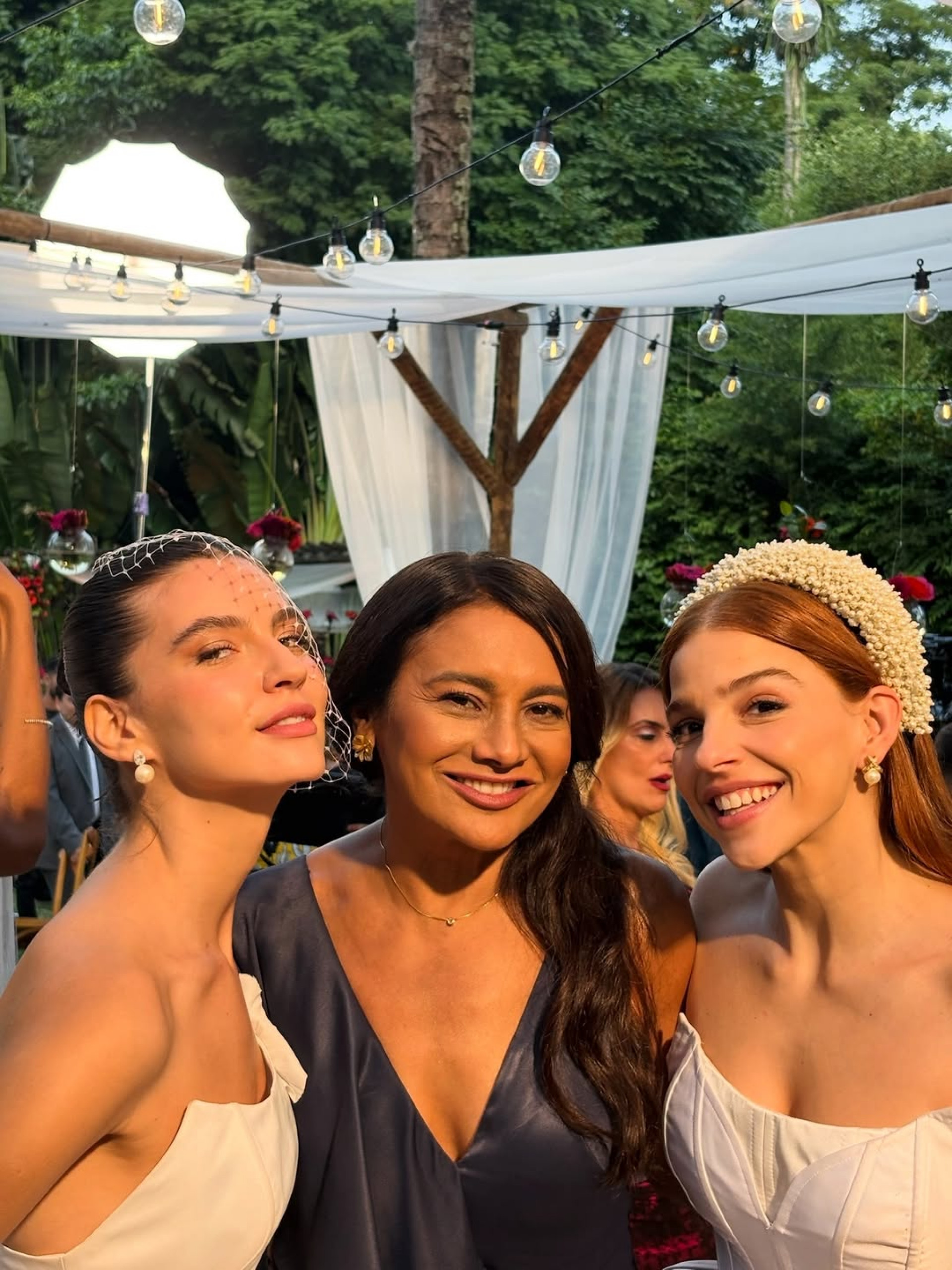 Dira Paes compartilha fotos inéditas de casamento duplo em 'Três Graças' - Reprodução / Instagram