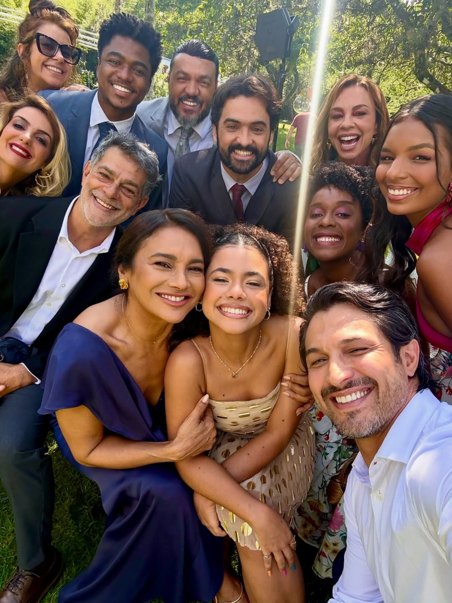 Dira Paes compartilha fotos inéditas de casamento duplo em 'Três Graças' - Reprodução / Instagram