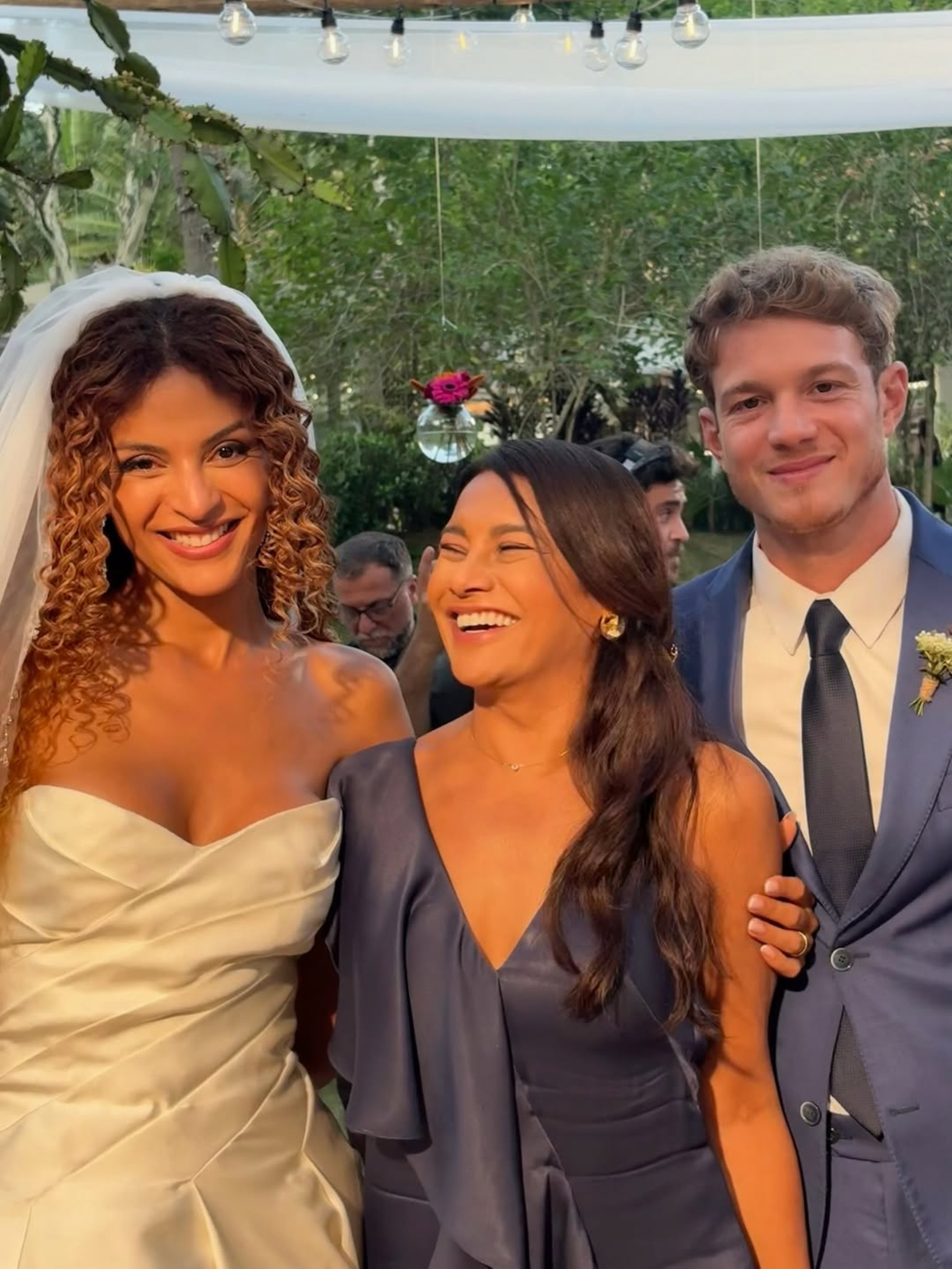 Dira Paes compartilha fotos inéditas de casamento duplo em 'Três Graças' - Reprodução / Instagram