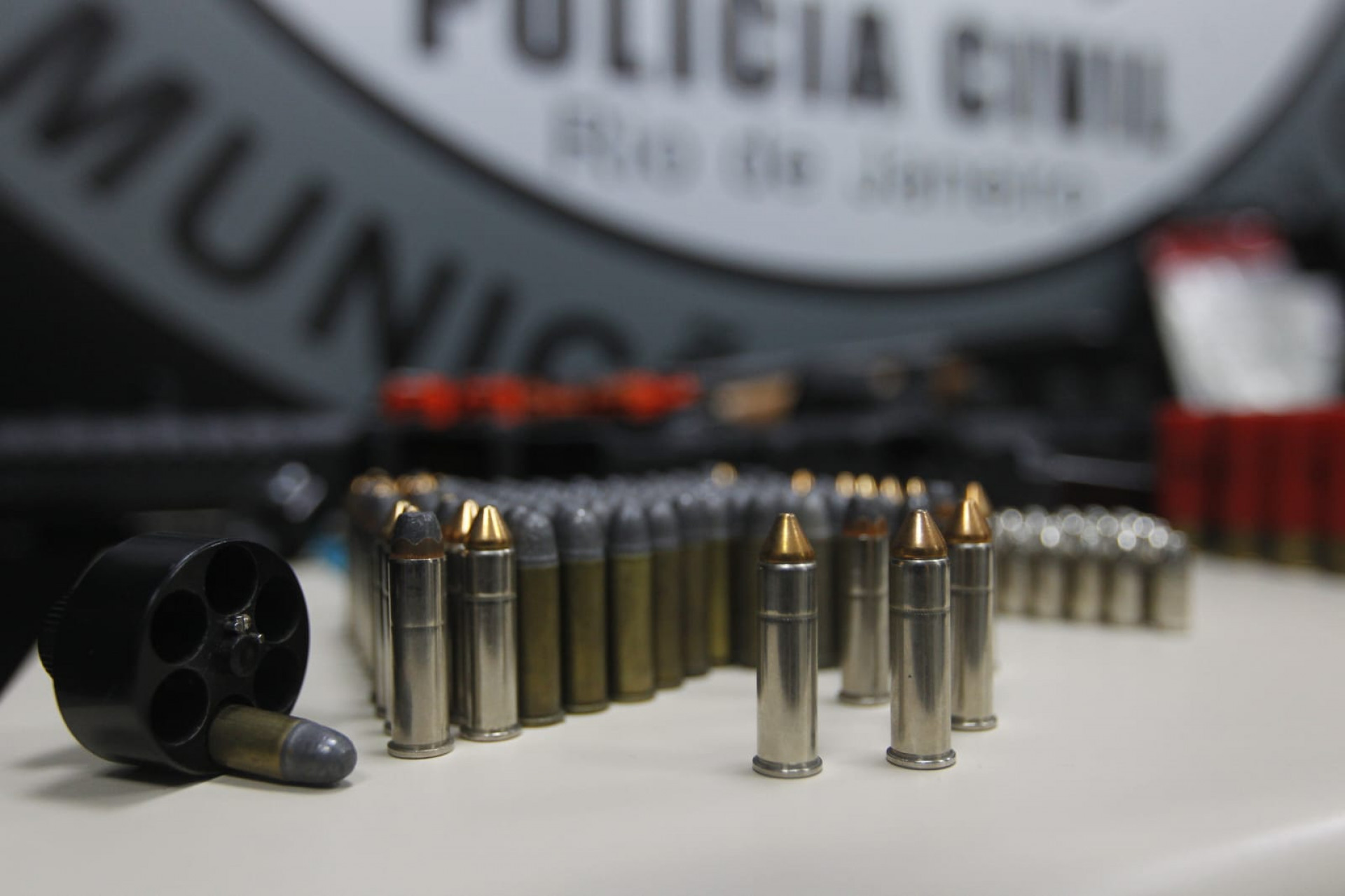 Munições recolhidas pelos policiais na operação desta terça-feira (12) - Reginaldo Pimenta / Agência O Dia
