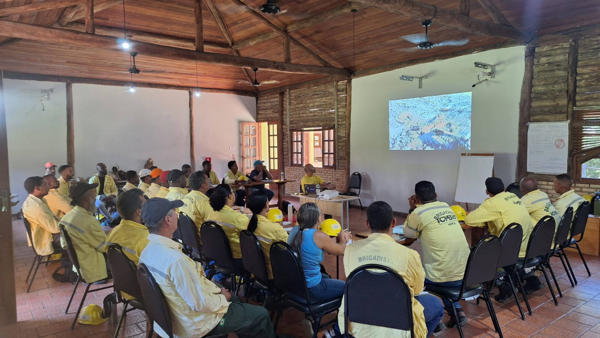 Curso reuniu candidatos que ir&atilde;o atuar na linha de frente contra inc&ecirc;ndios florestais em unidades de conserva&ccedil;&atilde;o - Fotos: Michelle Reis e Jorge Leite