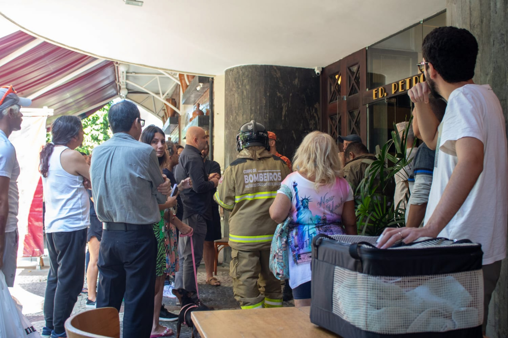 Bombeiros foram acionados para princípio de incêndio em churrascaria, em Copacabana - Érica Martin / Agência O Dia