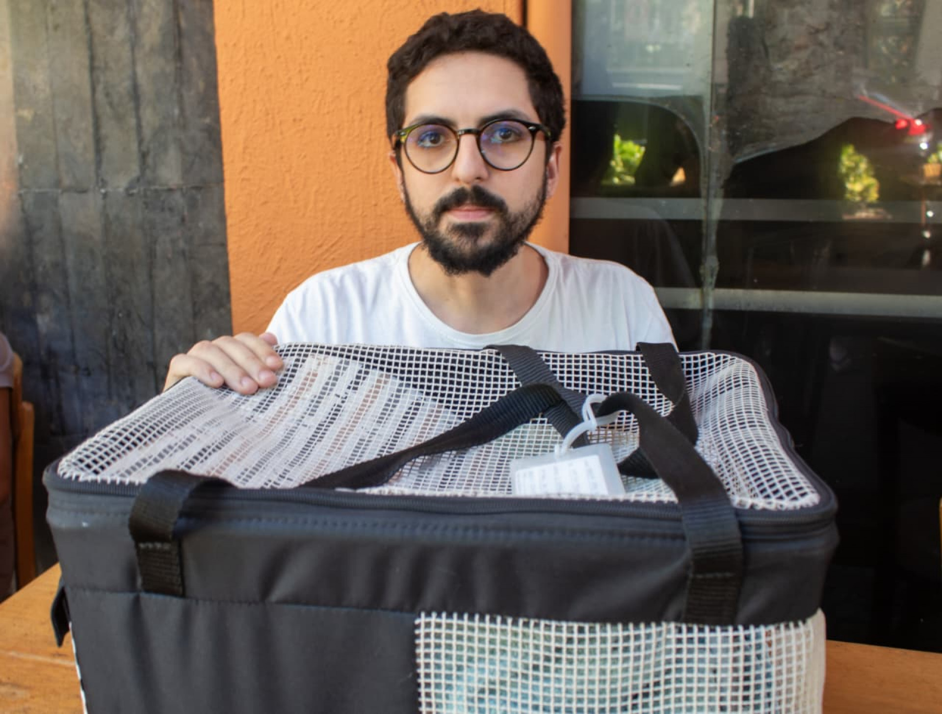 Assustado, Mateus Duarte pegou o gato e desceu do pr&eacute;dio - &Eacute;rica Martin / Ag&ecirc;ncia O Dia