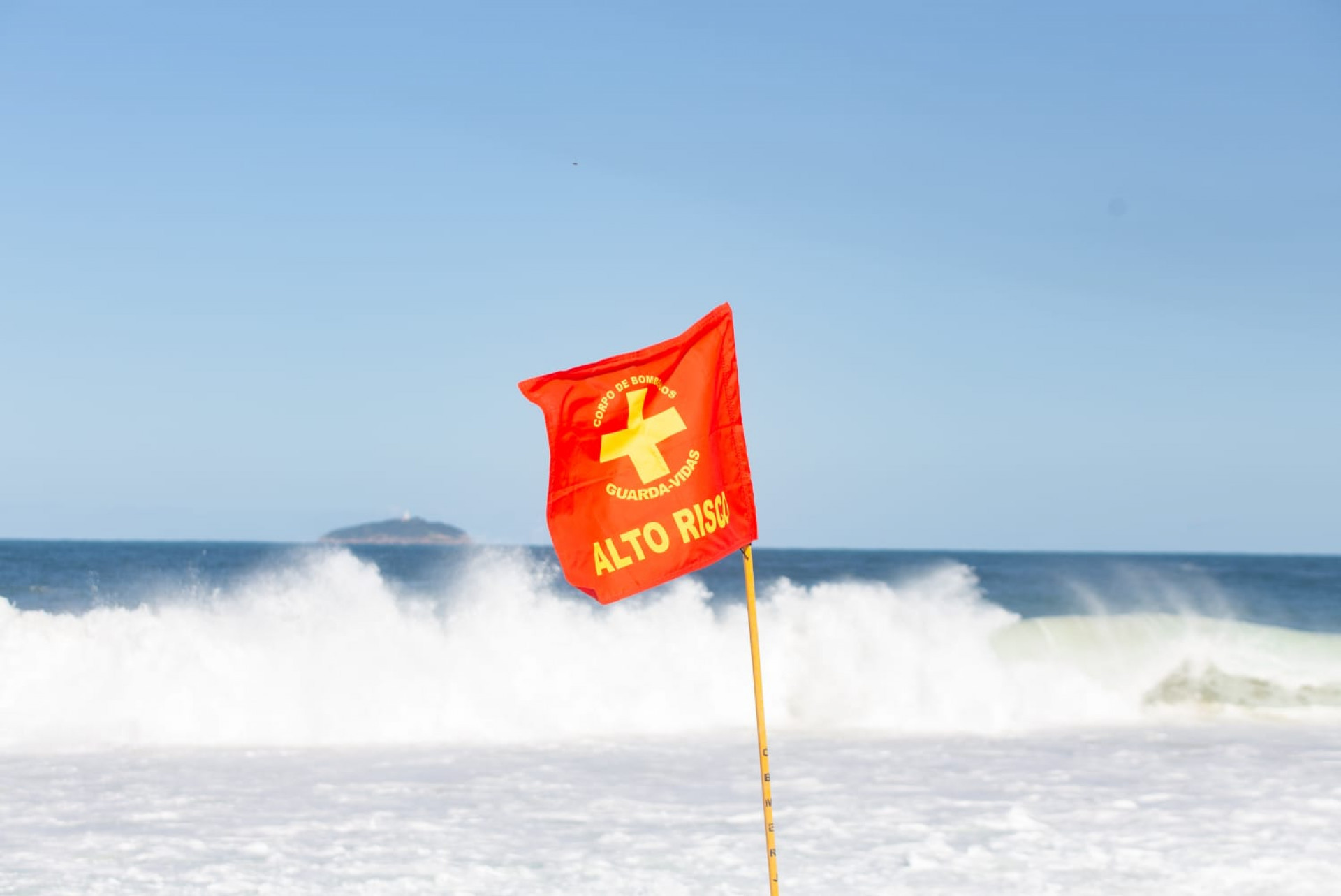 Aviso da Marinha de ressaca permanece válido até as 9h de quarta-feira (13) - Érica Martin/Agência O Dia