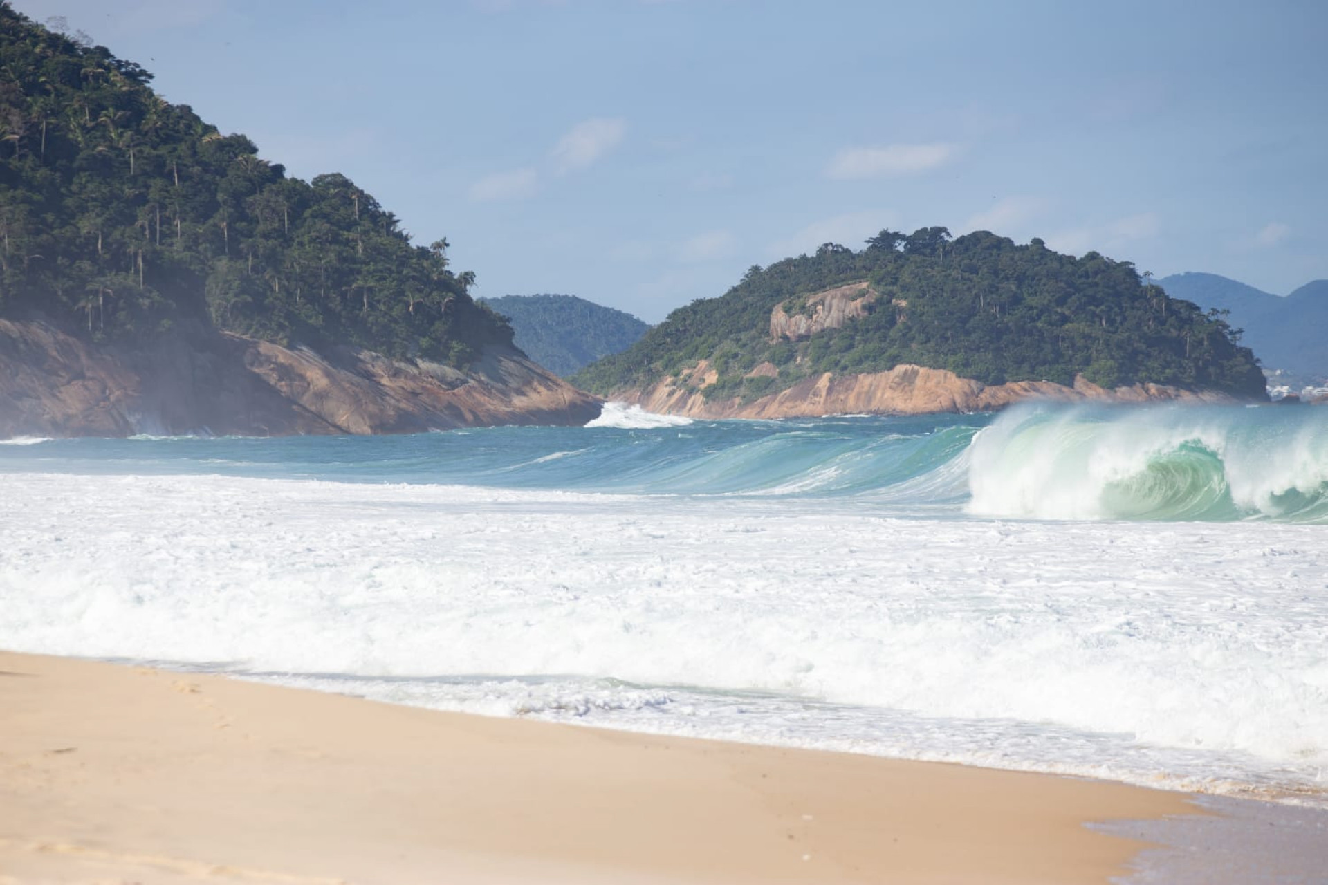 Aviso da Marinha de ressaca permanece válido até as 9h de quarta-feira (13) - Érica Martin/Agência O Dia