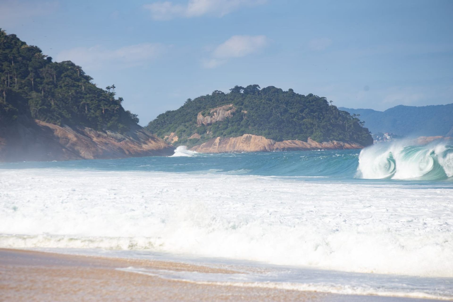 Aviso da Marinha de ressaca permanece válido até as 9h de quarta-feira (13) - Érica Martin/Agência O Dia