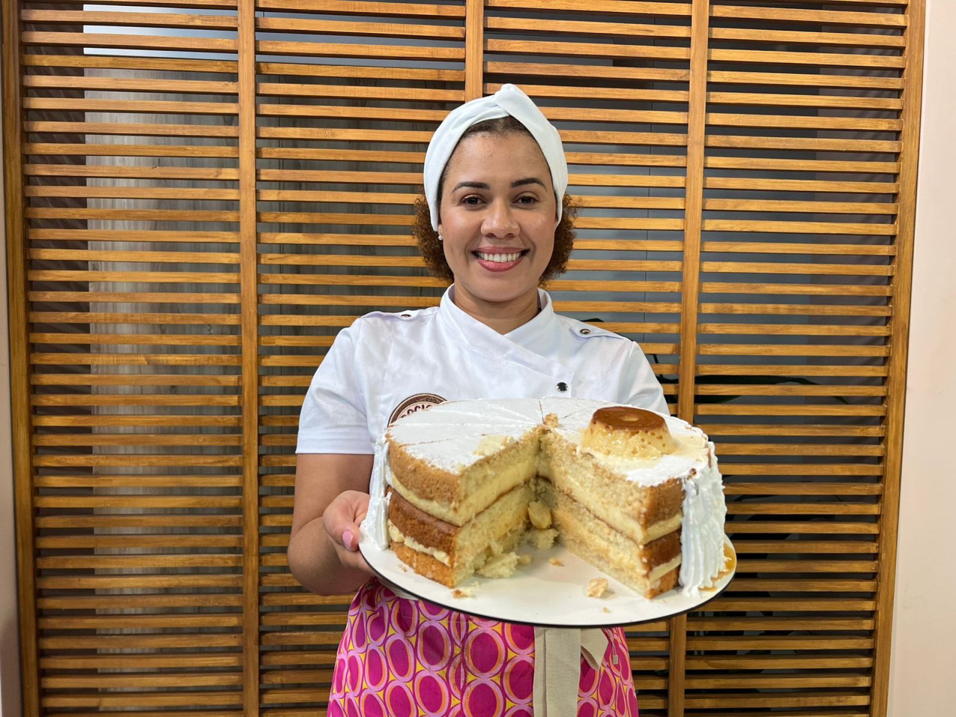 Bolo de pudim: aprenda a fazer a receita viral das redes sociais