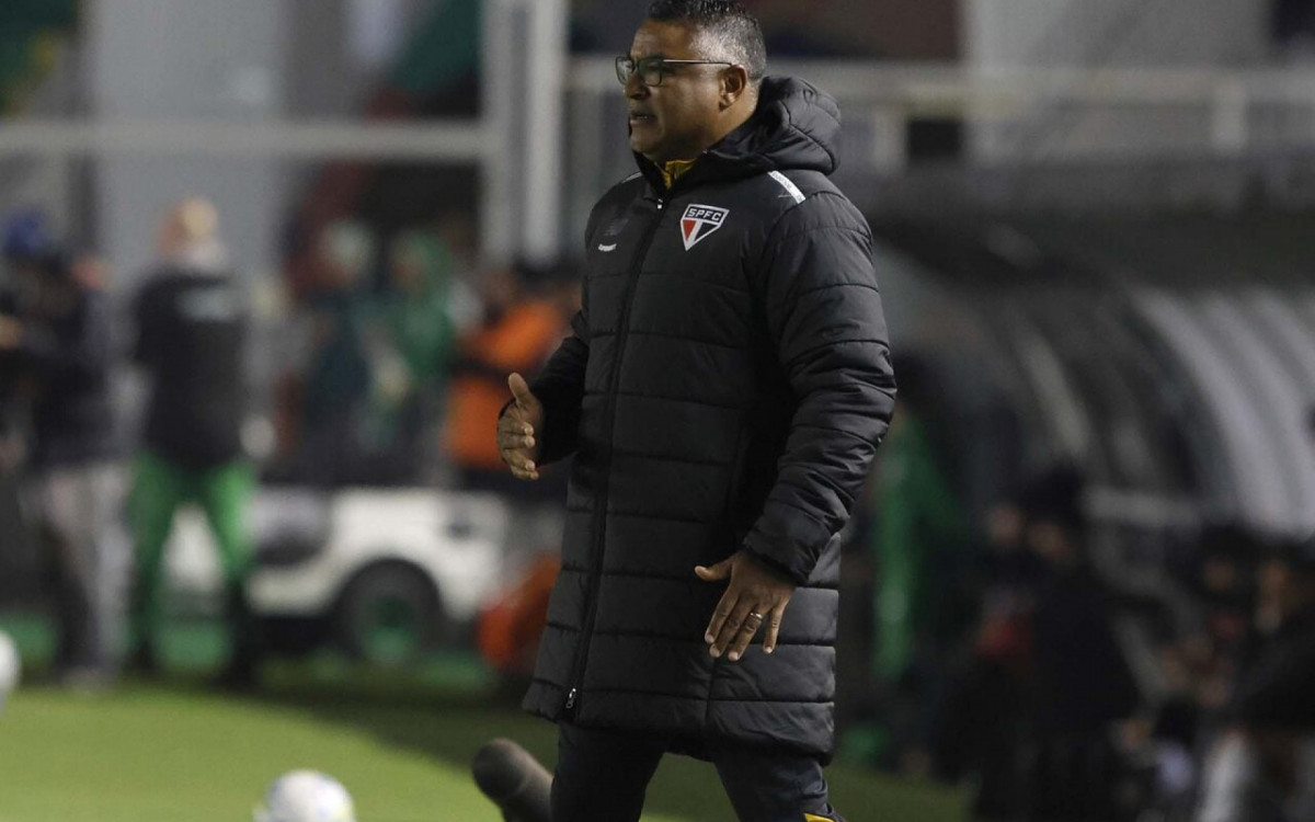 Rui Costa explica demiss&atilde;o de Roger no S&atilde;o Paulo: ”Persistir aumentaria a press&atilde;o”