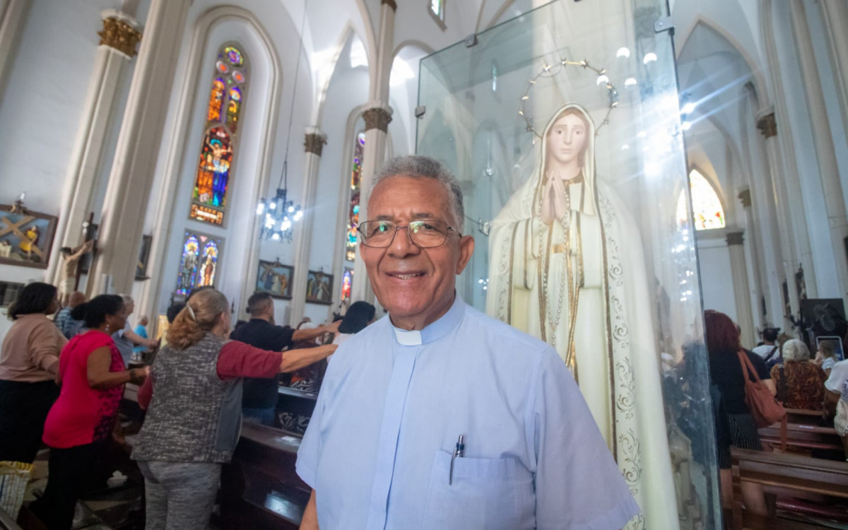 Padre José Martins congrega no santuário do Centro há quase uma década - Érica Martin / Agência O Dia