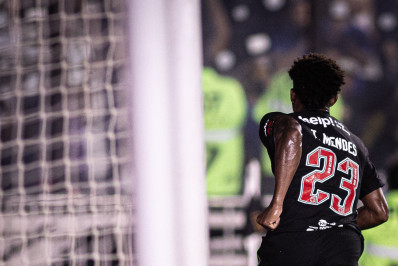 Vasco empata com Paysandu, mas avança às oitavas de final da Copa do Brasil