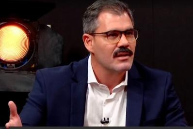 Juliano Cazarré volta a defender encontro para homens e recebe resposta afiada