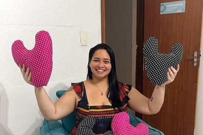 Coração em forma de abraço transforma rotina de mulheres em tratamento contra o câncer em Macaé