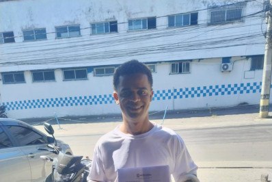 Motoboy preso por engano deixa a cadeia depois de reconhecimento fotográfico ser anulado