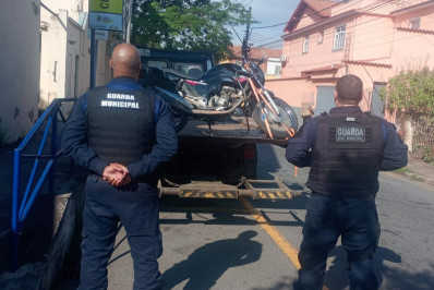 Guarda Municipal de Volta Redonda atua em caso de violência contra a mulher e apreende moto com sinais de adulteração