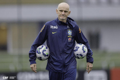 Taffarel sai em defesa de Bento após falha no Al-Nassr: 'Já superou'