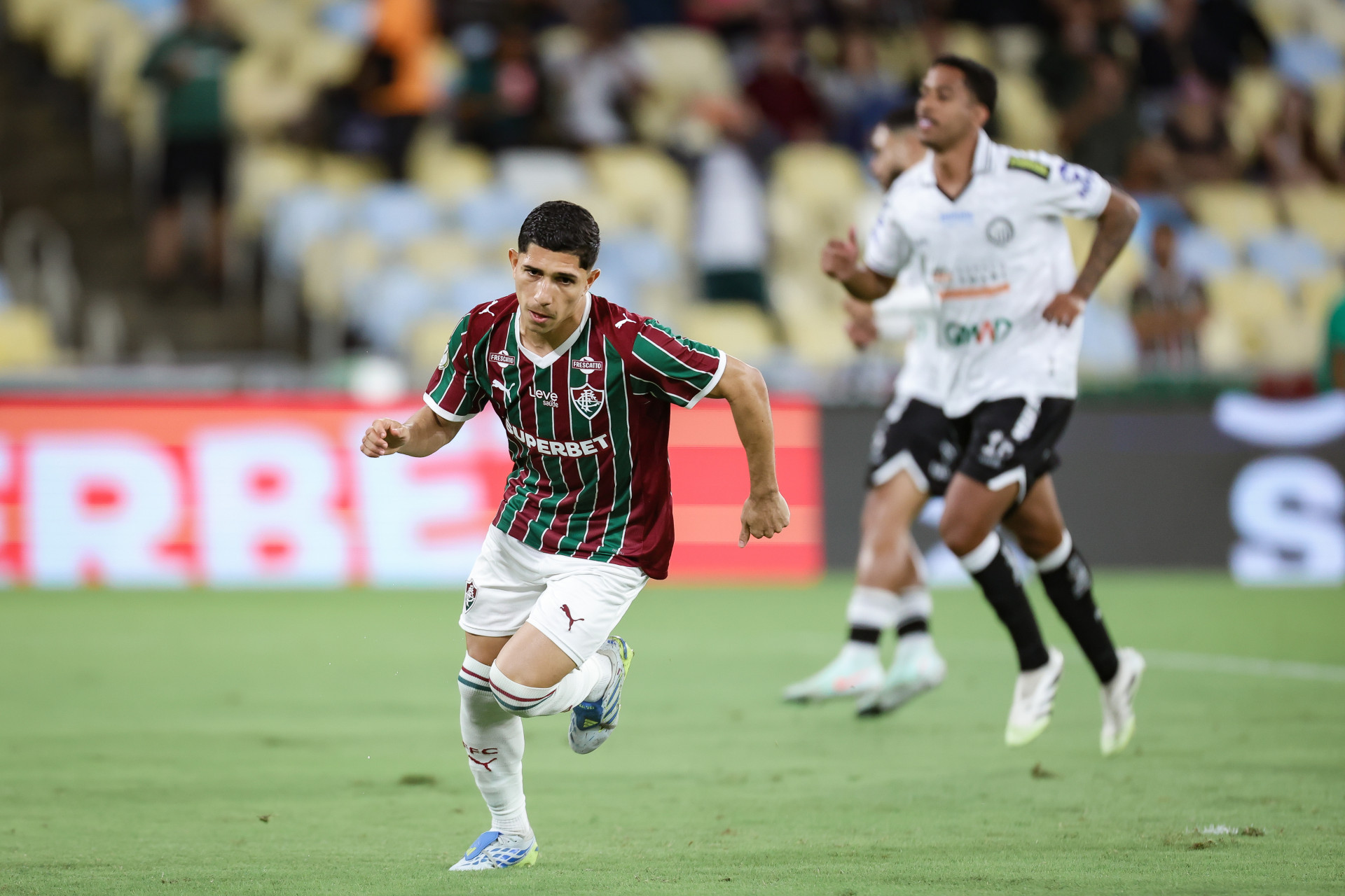 Savarino se incomoda com vaias de torcedores do Fluminense: 'Exageradas'