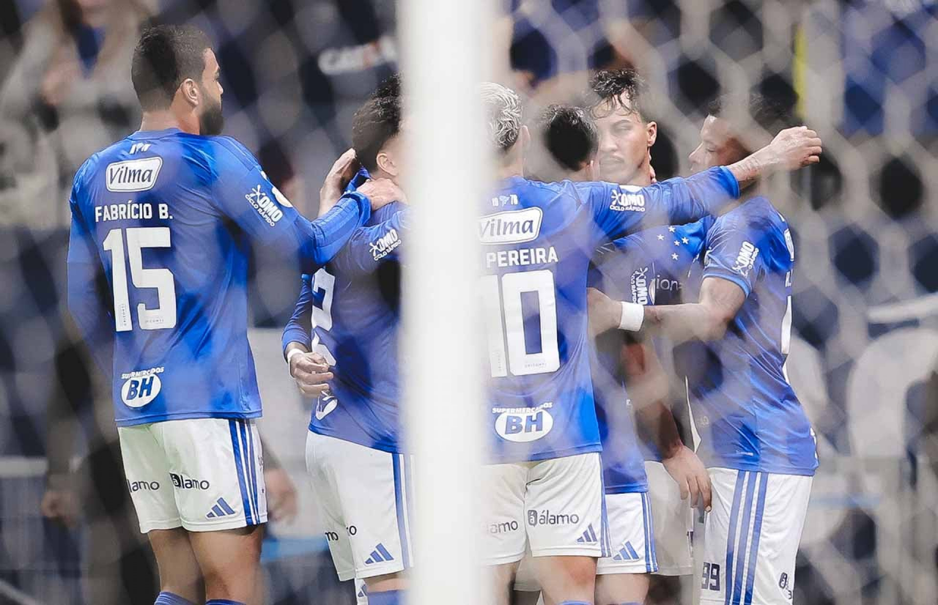 Artur Jorge explica a op&ccedil;&atilde;o em tirar os astros na reta final contra o Goi&aacute;s