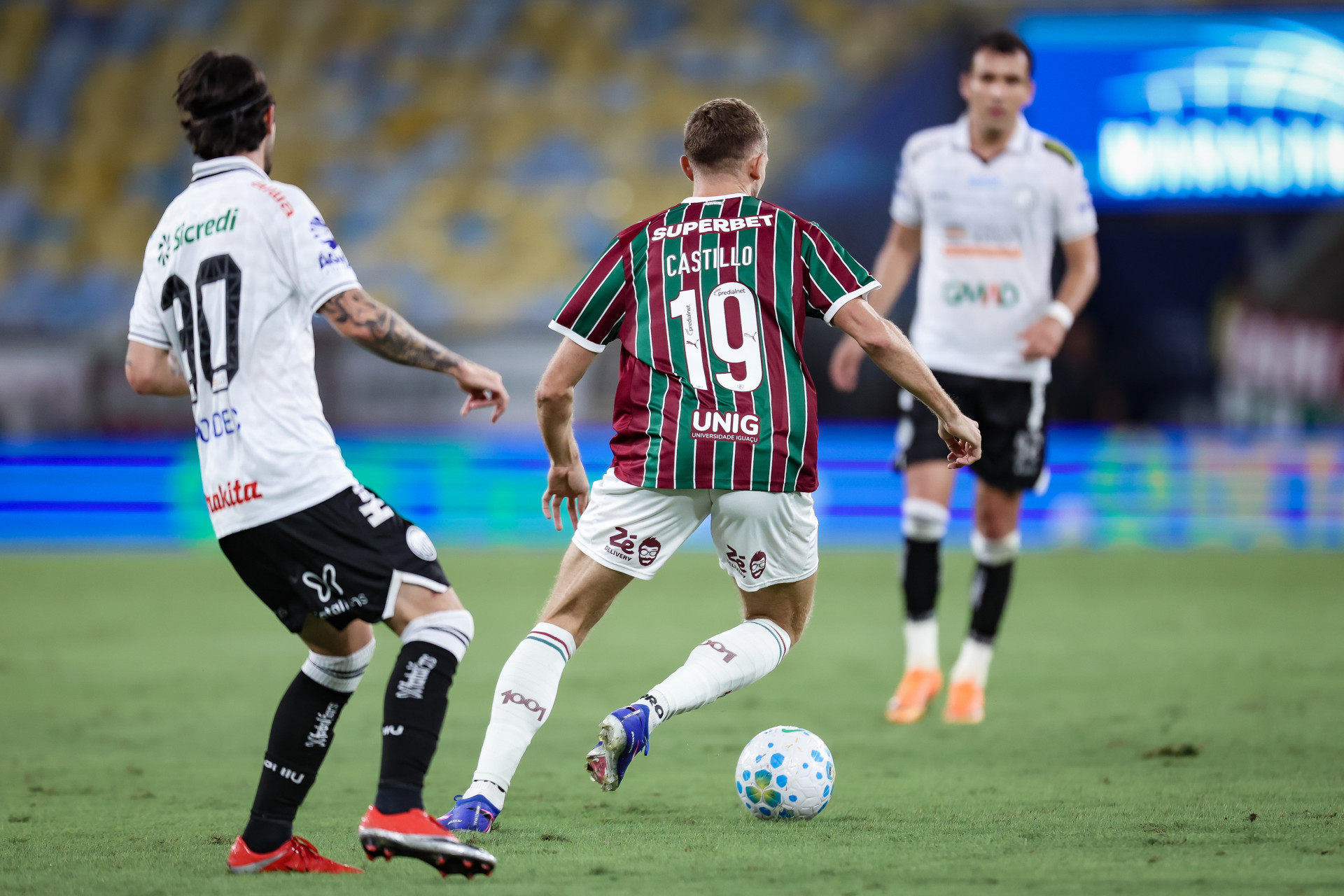 Com corte na perna, Castillo pode virar desfalque no Fluminense