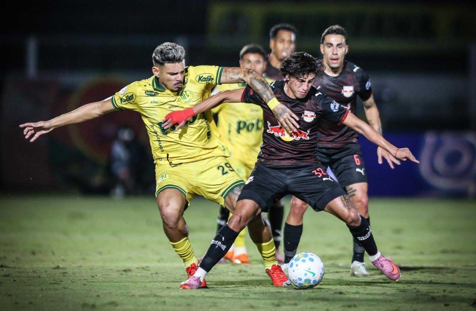 Mirassol, com reservas, bate Bragantino e se classifica &agrave;s oitavas da Copa do Brasil