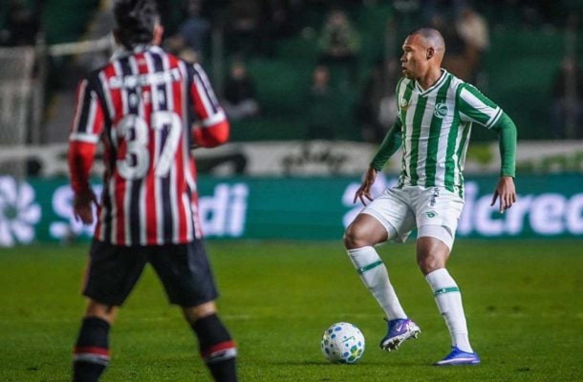 S&atilde;o Paulo sofre com bola a&eacute;rea, d&aacute; vexame e &eacute; eliminado da Copa do Brasil