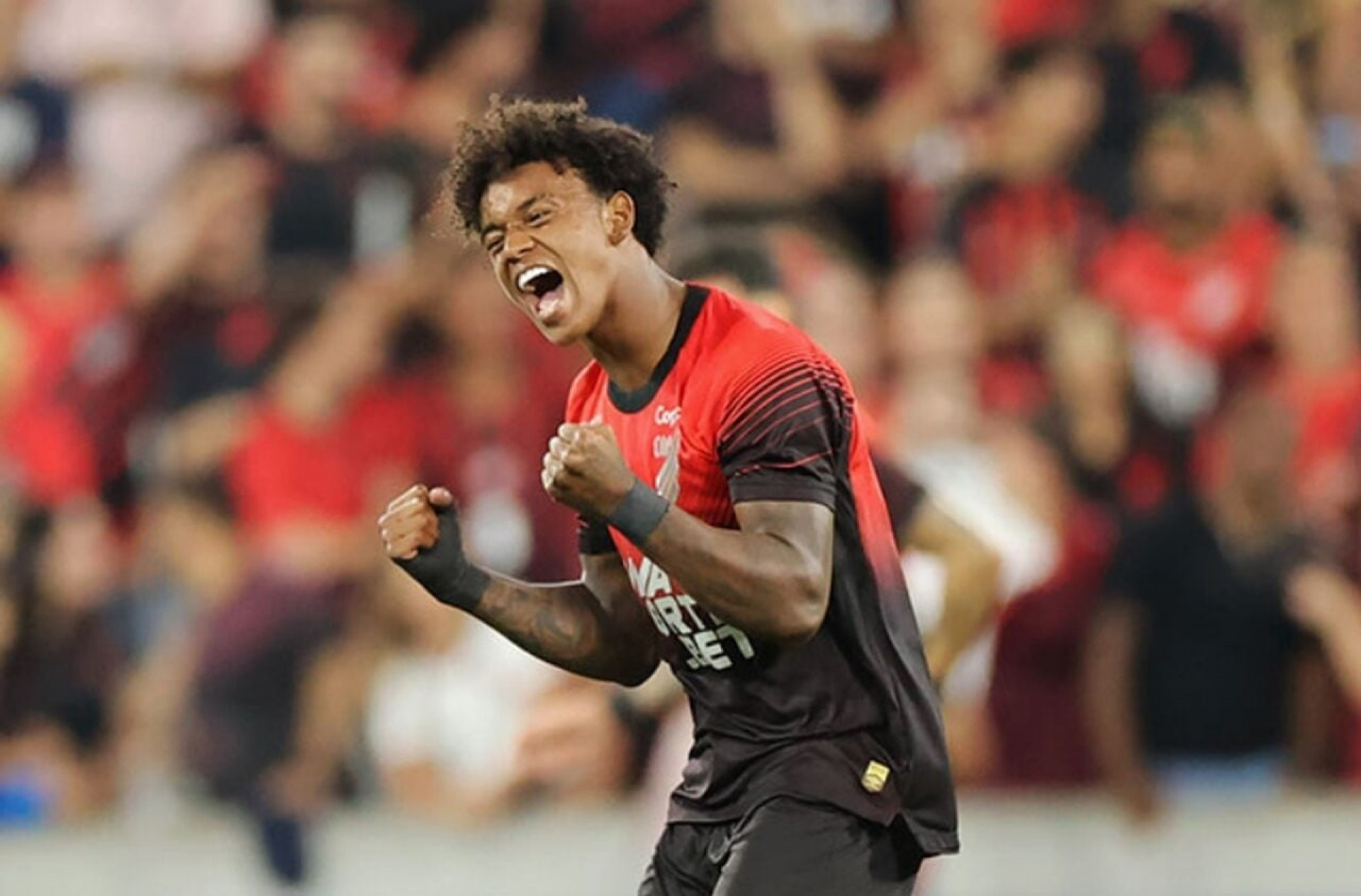 Bruninho pede para n&atilde;o jogar mais pelo Athletico at&eacute; transfer&ecirc;ncia para o Shakhtar