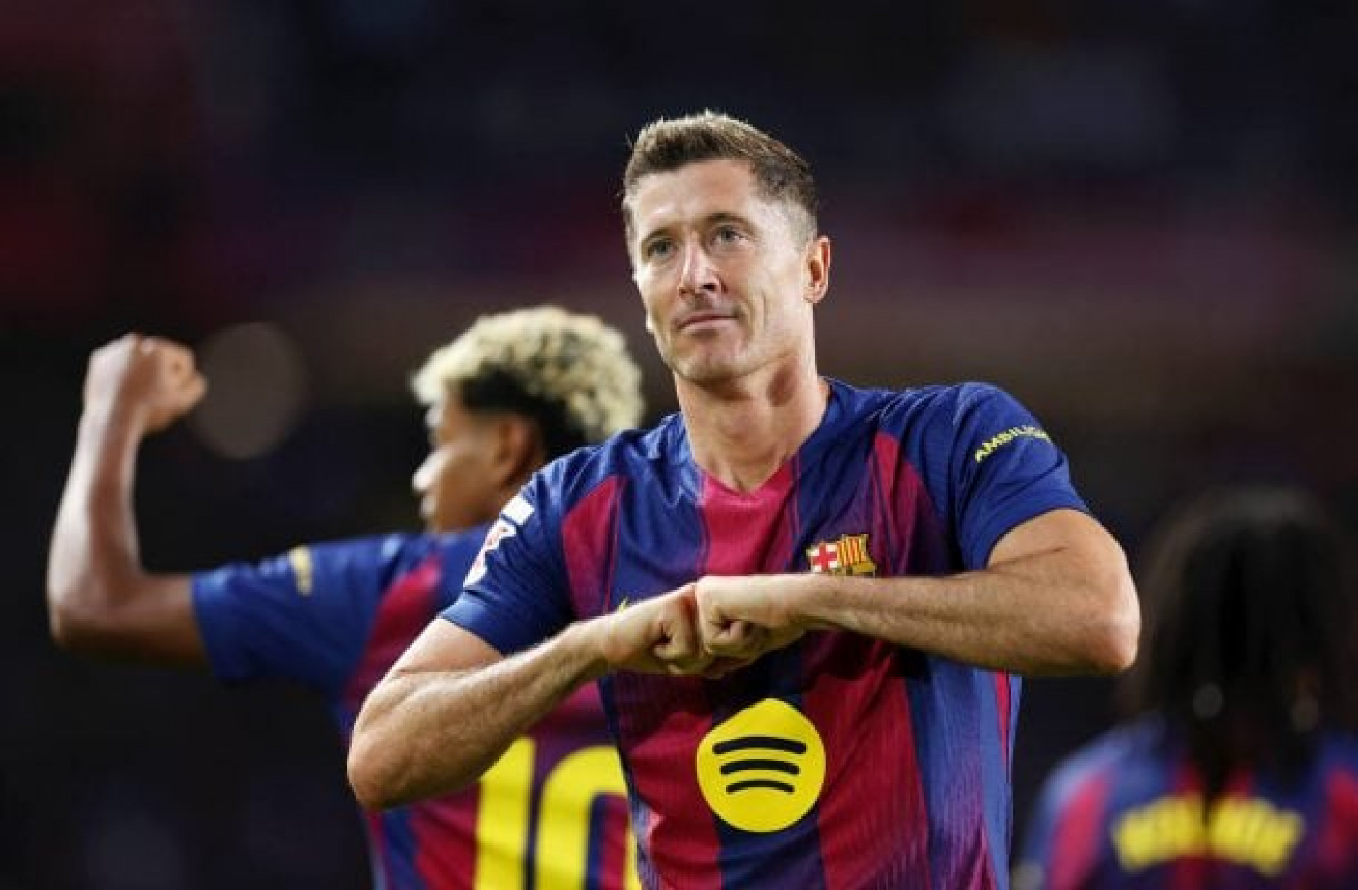 Lewandowski recebe proposta da Ar&aacute;bia Saudita e pode deixar o Barcelona