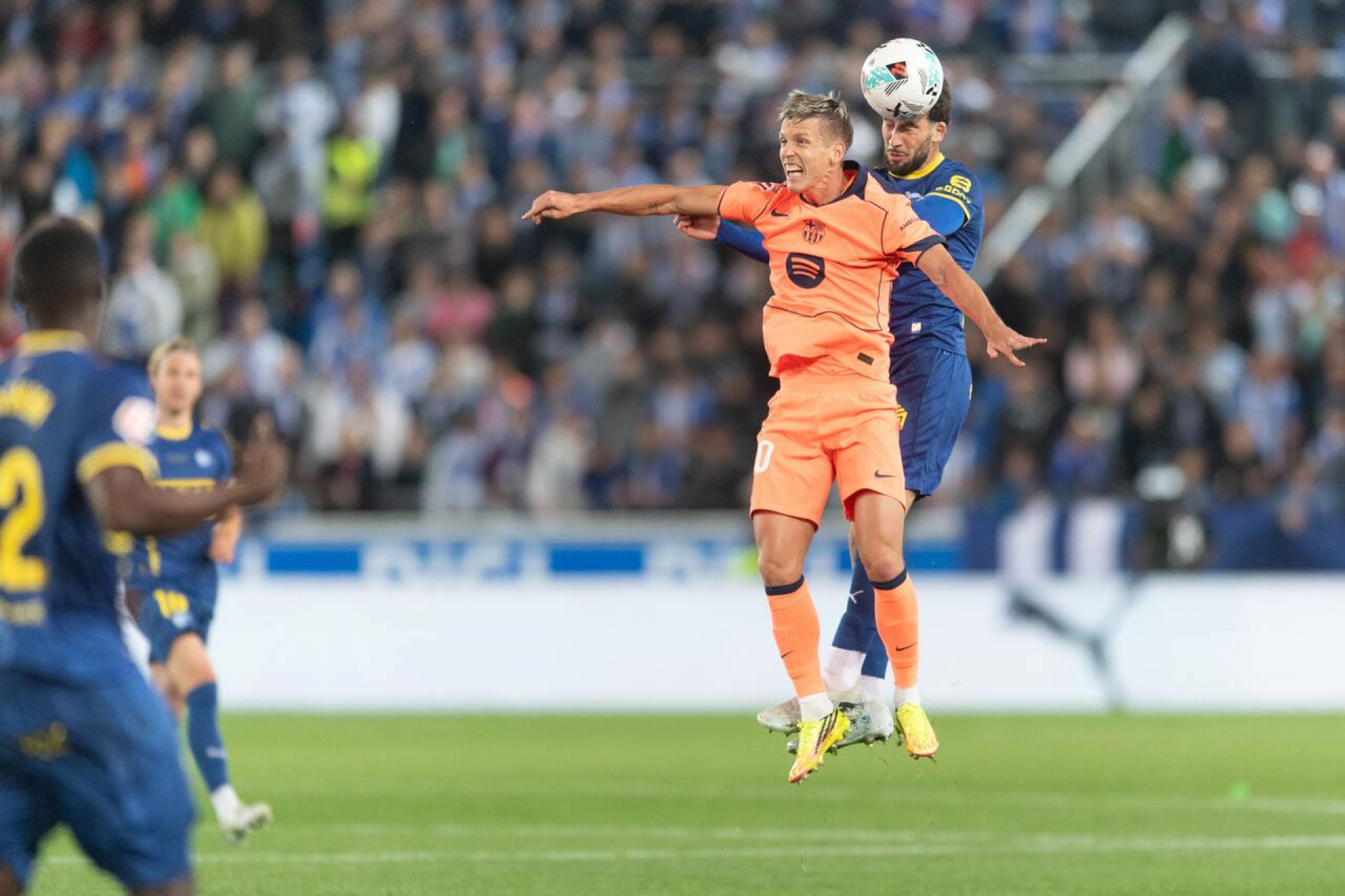 Alav&eacute;s vence o campe&atilde;o Barcelona e deixa a zona do rebaixamento em LaLiga