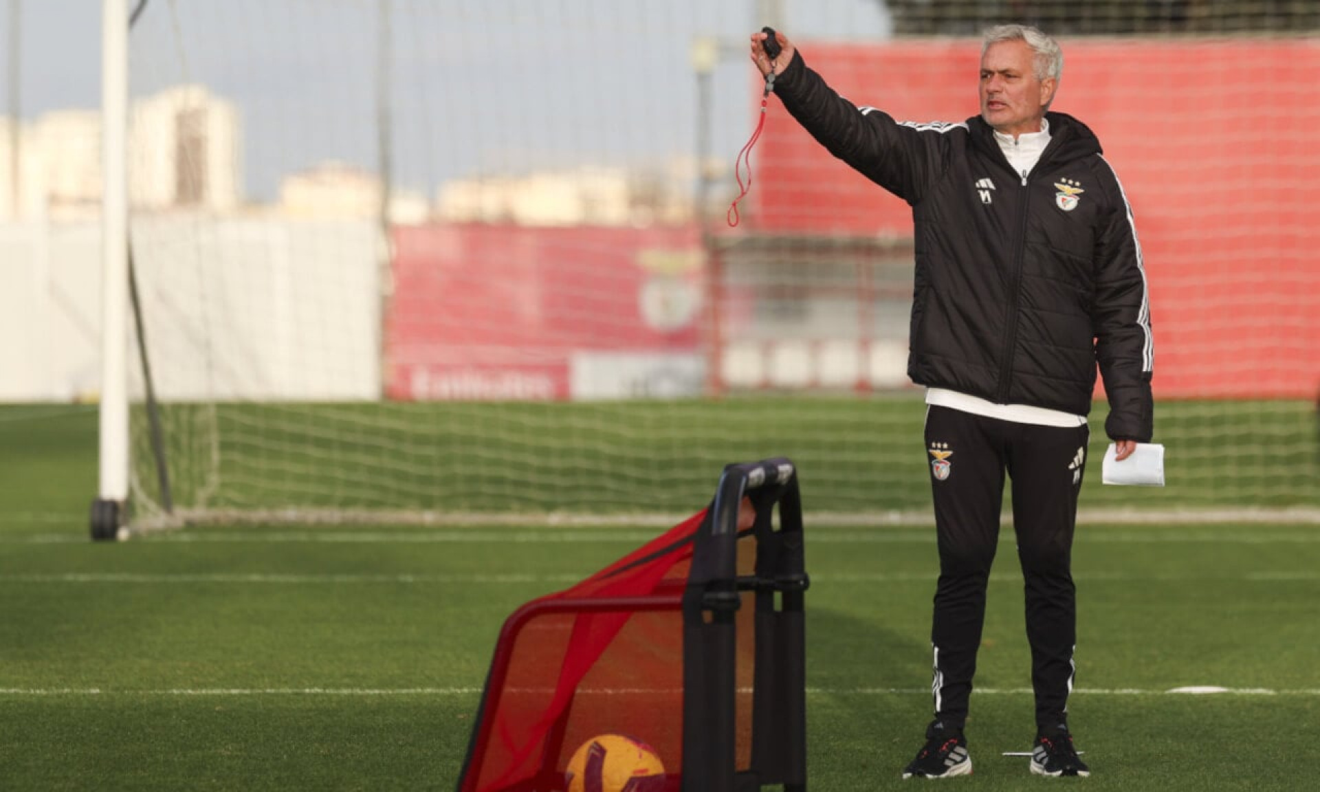 Jos&eacute; Mourinho avan&ccedil;a em negocia&ccedil;&otilde;es com o Real Madrid