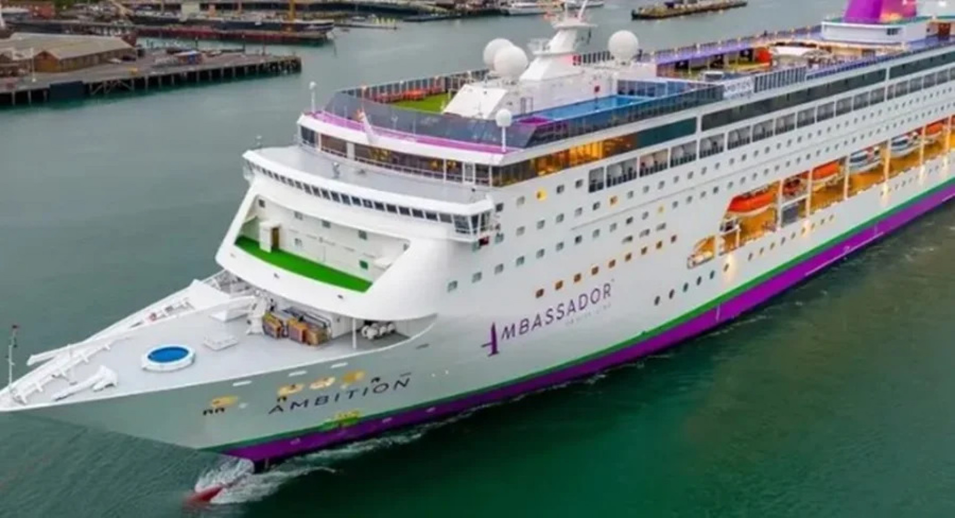 França coloca navio com 1,7 mil pessoas a bordo em quarentena após morte de passageiro