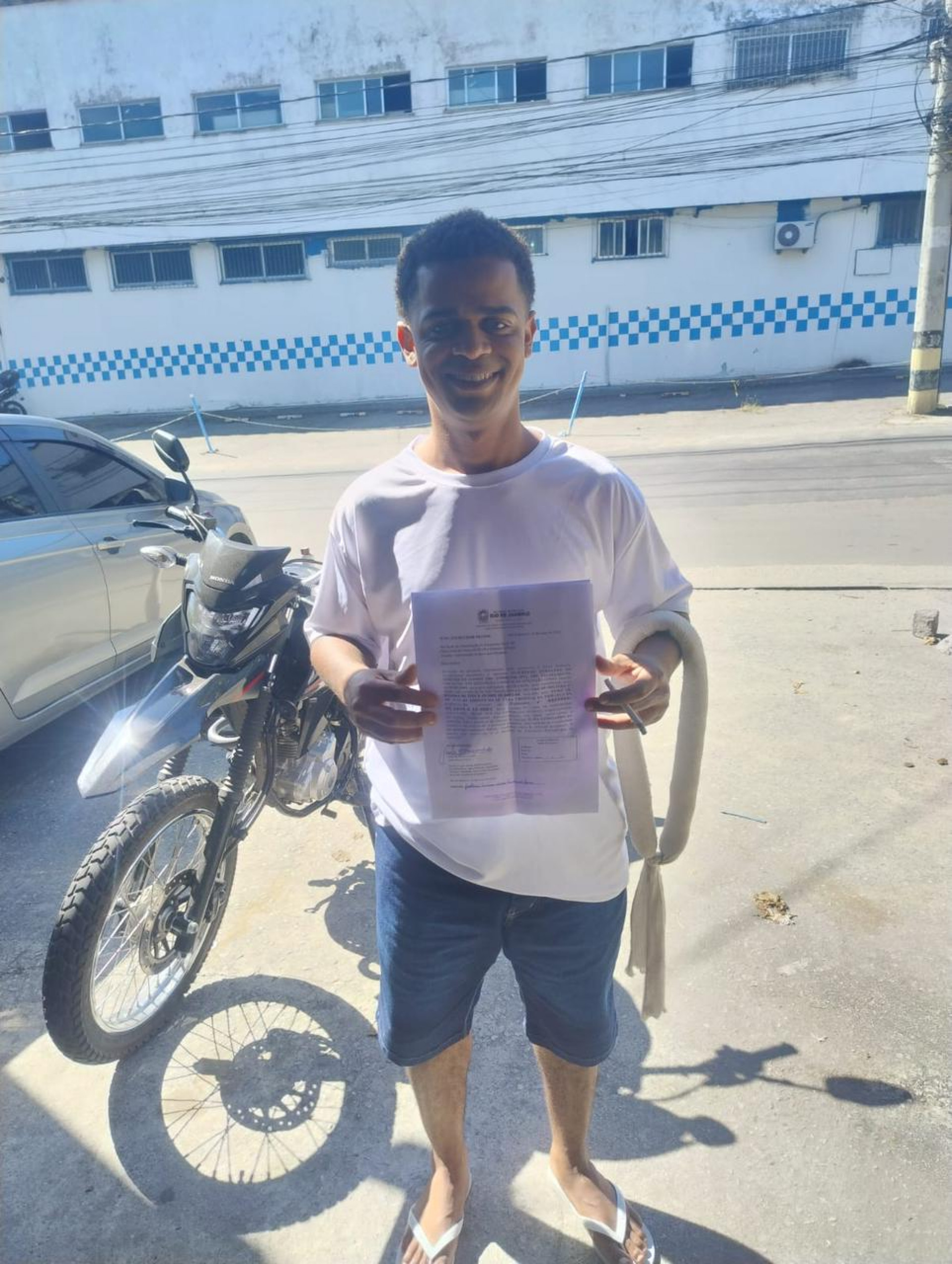 'Parecia que eu estava há 10 anos na cadeia', diz motoboy preso injustamente ao ser solto