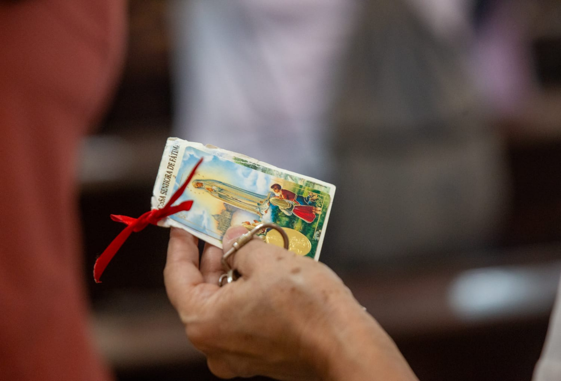Imagem de Nossa Senhora de Fátima representa a pureza e a esperança de paz - Érica Martin / Agência O Dia
