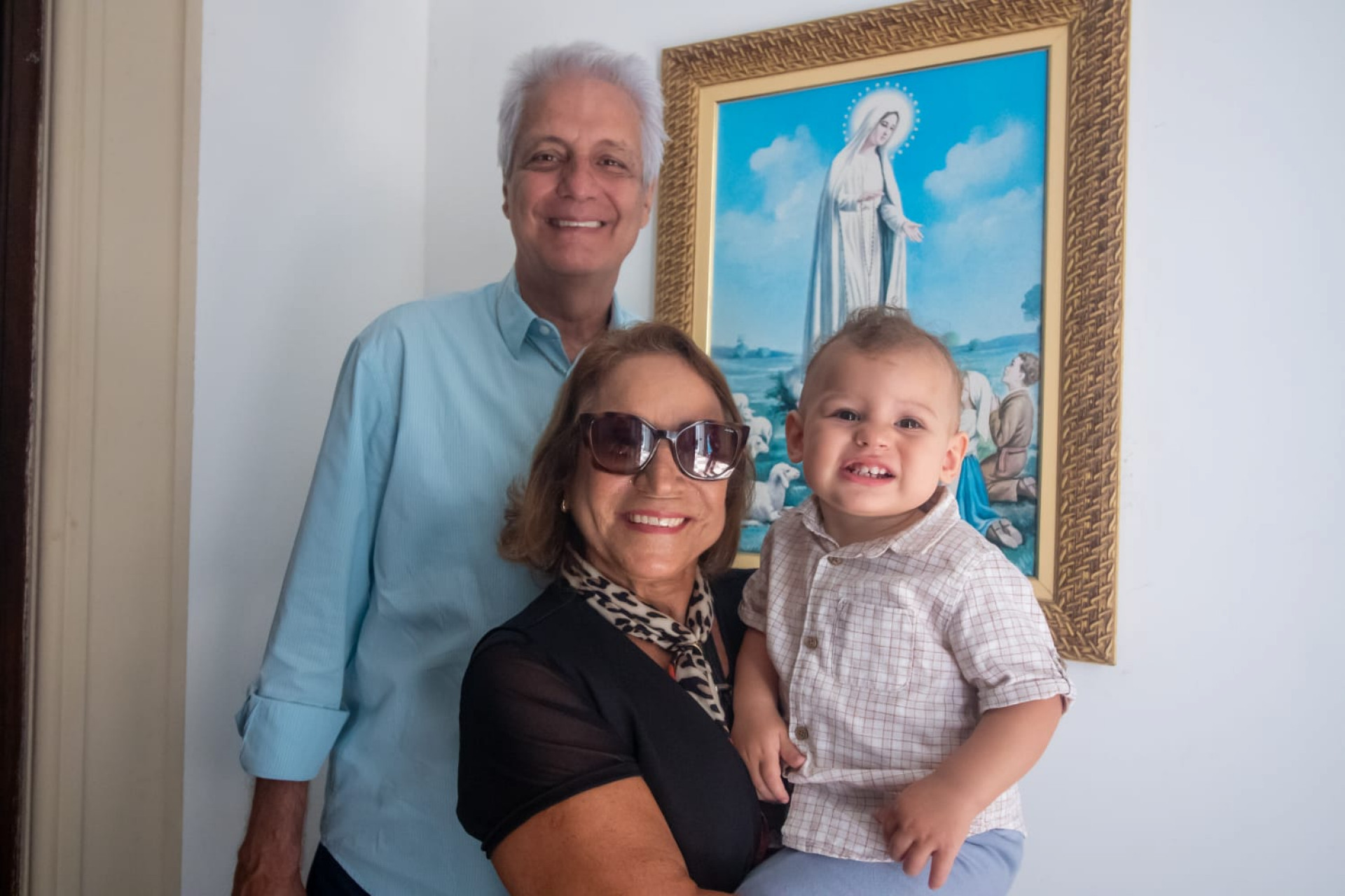 O advogado Júlio Cordeiro com a esposa, Sandra, e o neto, Antônio - Érica Martin / Agência O Dia