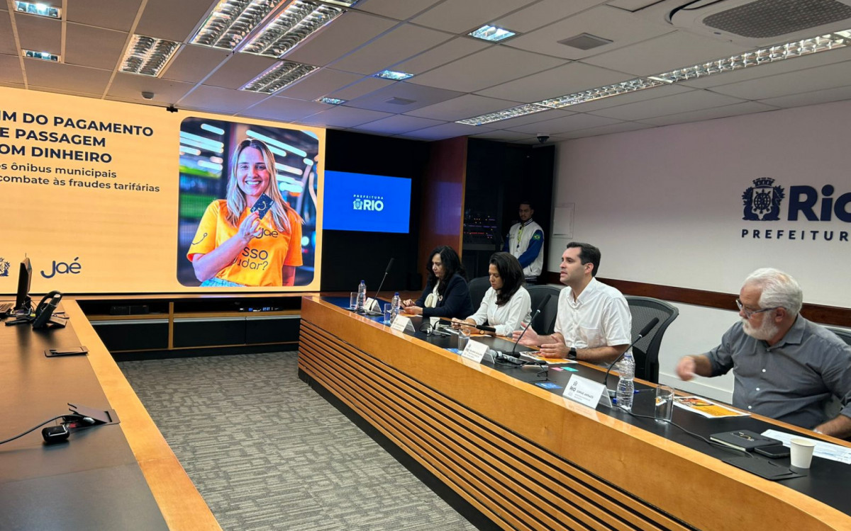 Cavaliere detalha mudanças sobre o fim do pagamento em dinheiro nos ônibus