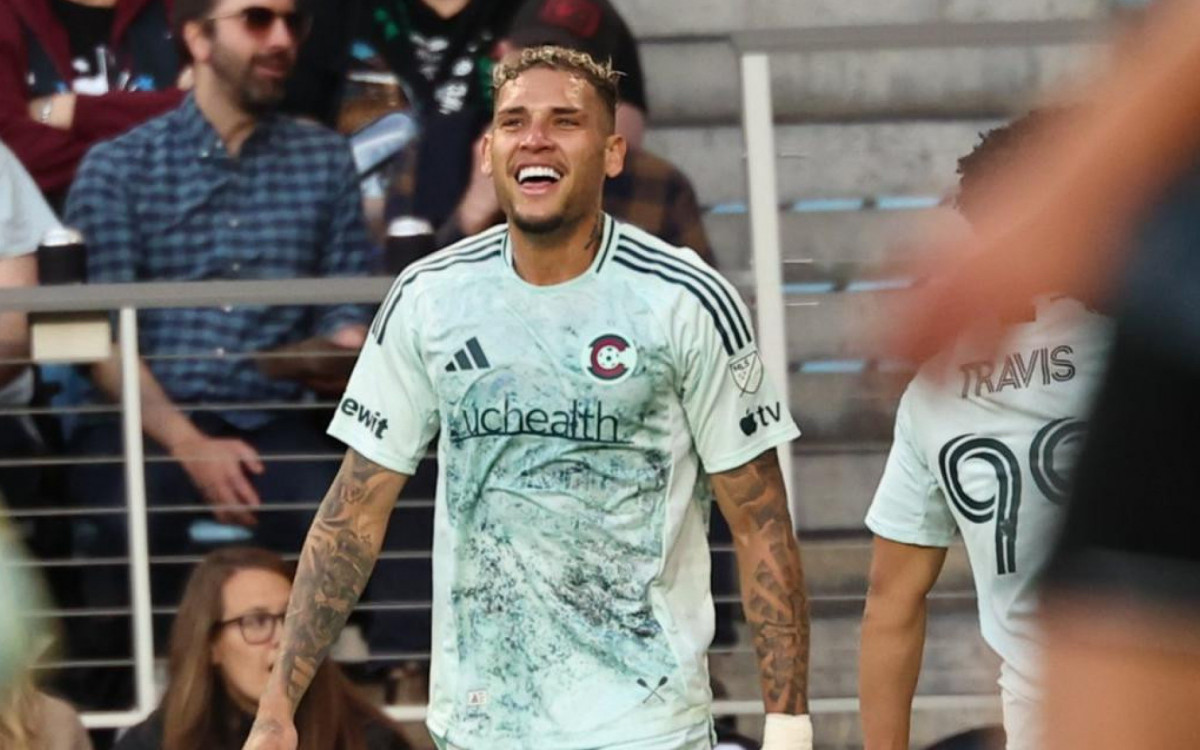 Ex-Botafogo, Navarro brilha em vitória do Colorado Rapids nos Estados Unidos